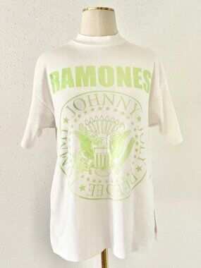 Ramones Band Graphic Tee Women's Size XS Ivory T-Shirt with Split Hems Mock Neck